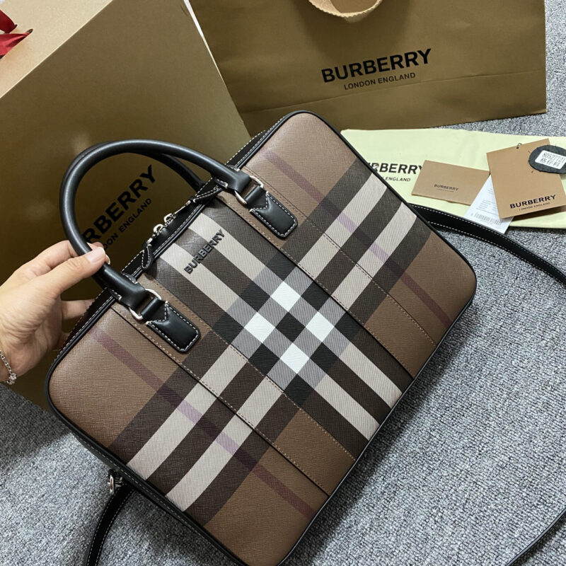 Burberry B家最新款公文包 型号7721