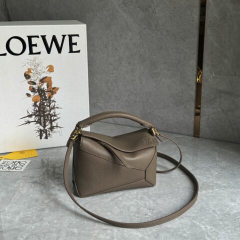 LOEWE puzzle新版灰褐色 0680