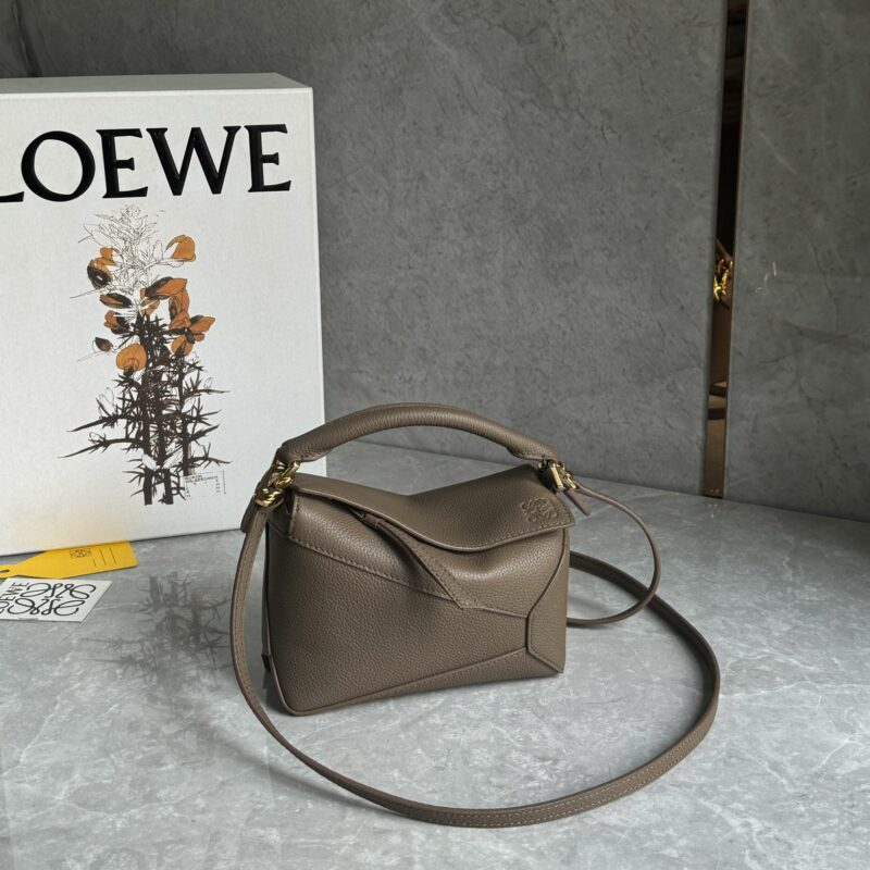 LOEWE puzzle新版灰褐色 0680