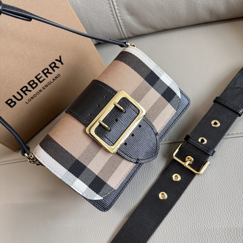 Burberry B家The Buckle 搭扣包 型号4601