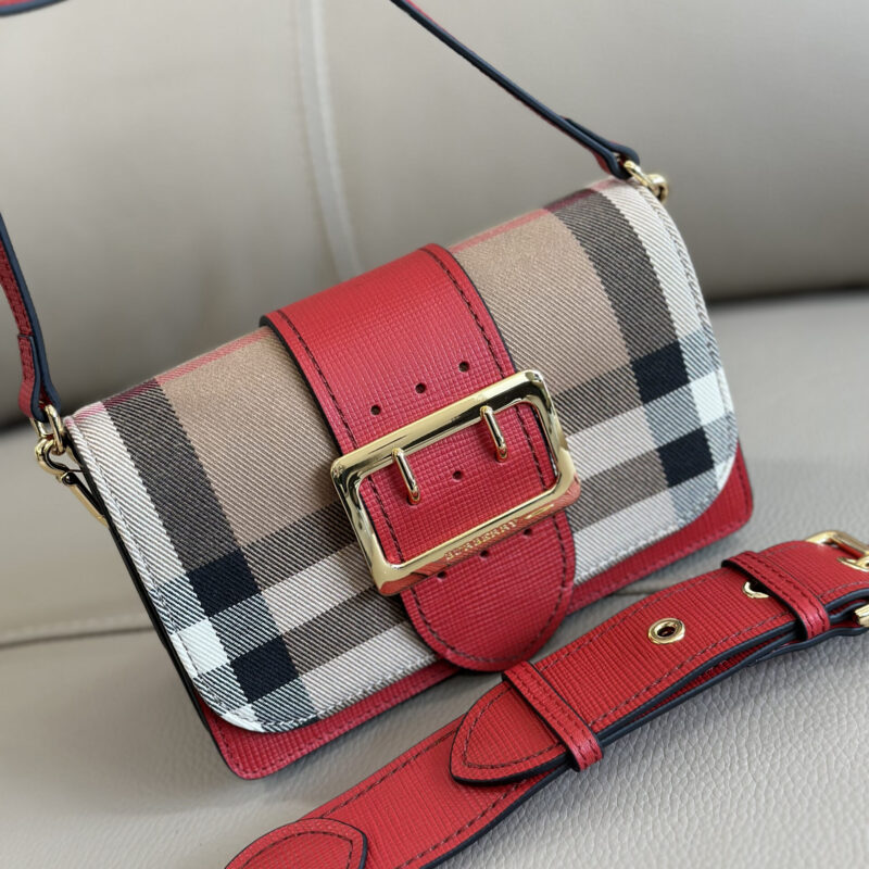 Burberry B家The Buckle 搭扣包 型号4601