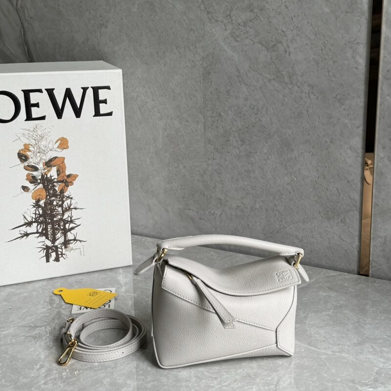 LOEWE puzzle 0680