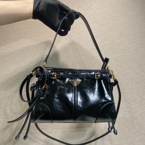 PRADA Bonnie油腊皮🎉1BC297新品