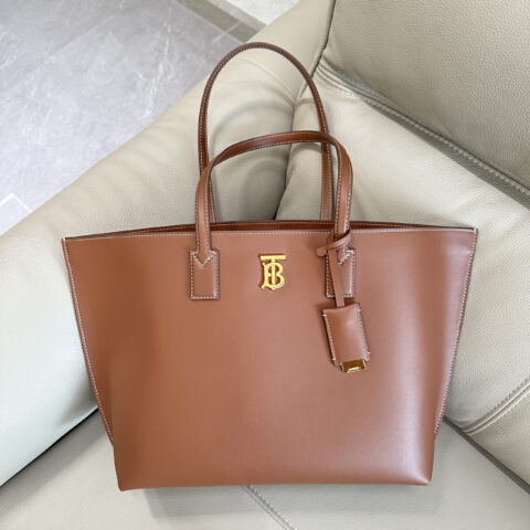 Burberry B家最新托特包 型号5031