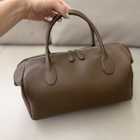 THE ROW  Faye Bag 型号：TR1236 胎牛皮茶棕色