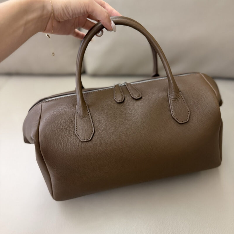 THE ROW  Faye Bag 型号：TR1236 胎牛皮茶棕色