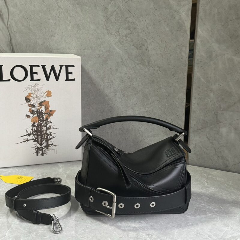 LOEWE 𝑝𝑢𝑧𝑧𝑙𝑒机车包 0189 黑色