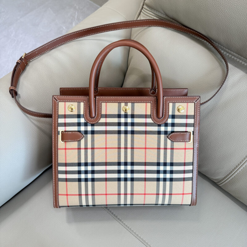 Burberry B家精巧的「Title - 泰尔勒手袋」型号2661