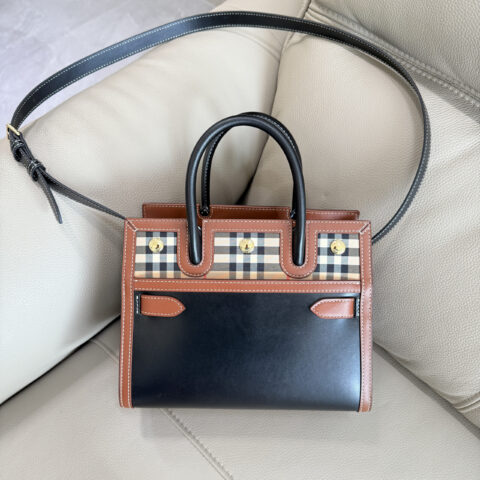Burberry B家精巧的「Title - 泰尔勒手袋」 型号2671