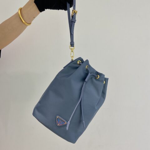 PRADA 新品手拿包🎉1N369束绳款