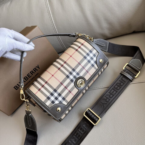Burberry B家新款复古格紋小包 型号1671