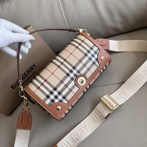 Burberry B家新款复古格紋小包 型号1671