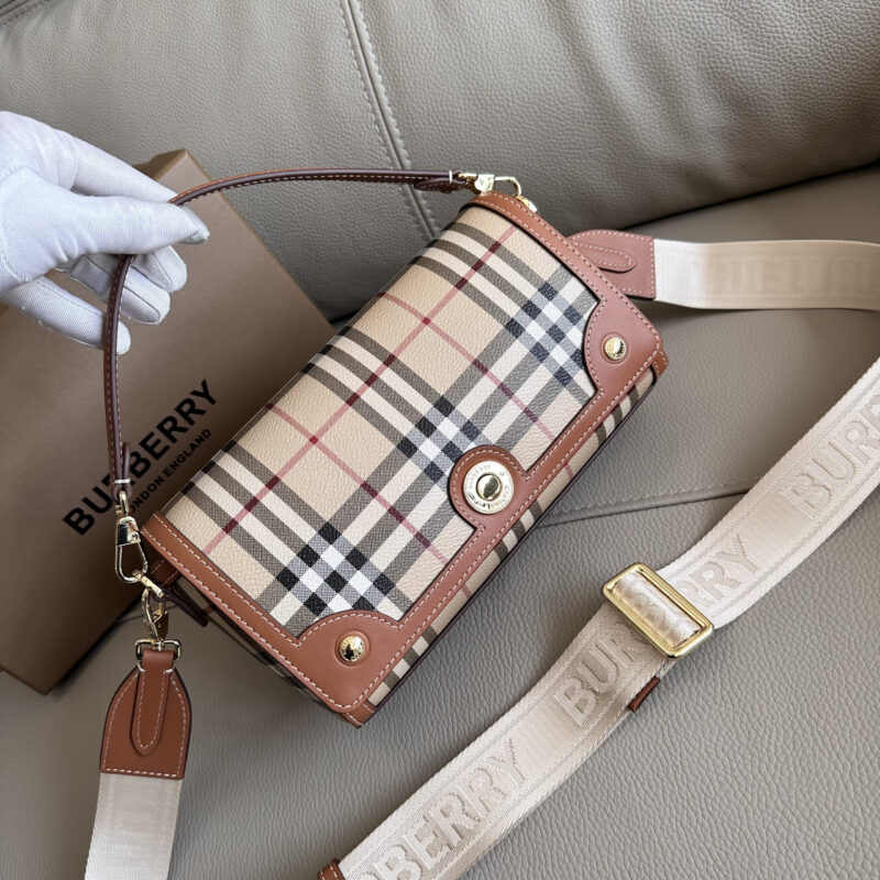 Burberry B家新款复古格紋小包 型号1671