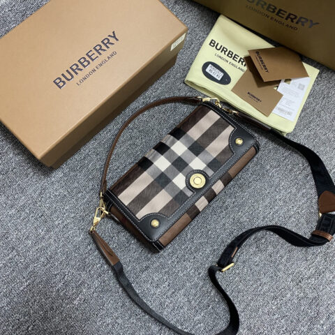 Burberry 经典色和桦木棕格纹 型号1671
