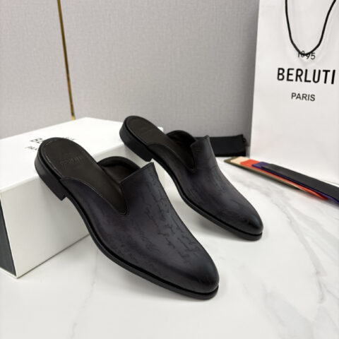 BERLUTI  Cyrus Scritto 图纹皮革拖鞋