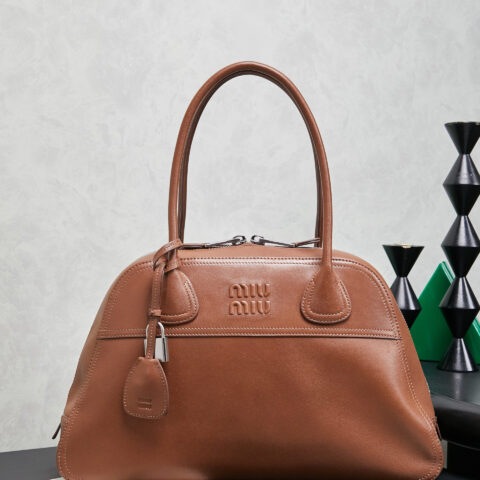 MIUMIU 新品爆款Vivant保龄球包 5BB196 棕色