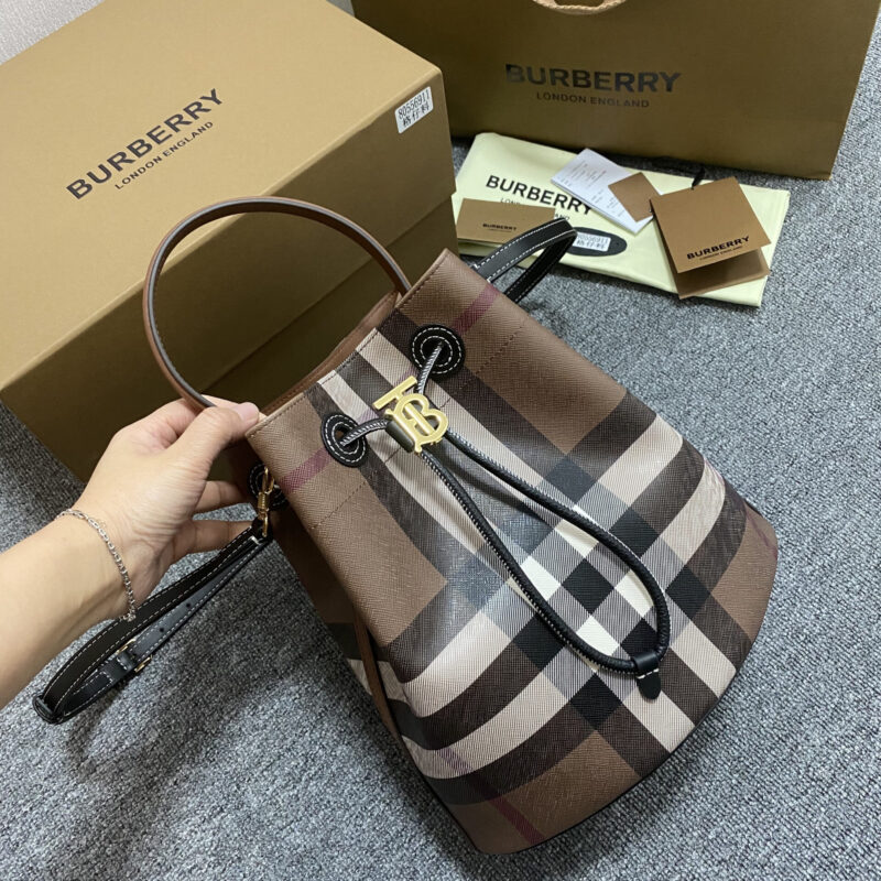 Burberry B家桦木棕色水桶包 型号6911
