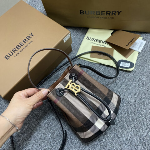 Burberry B家新颜色小桶包 型号1841