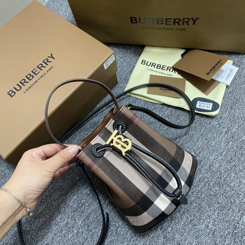 Burberry B家新颜色小桶包 型号1841