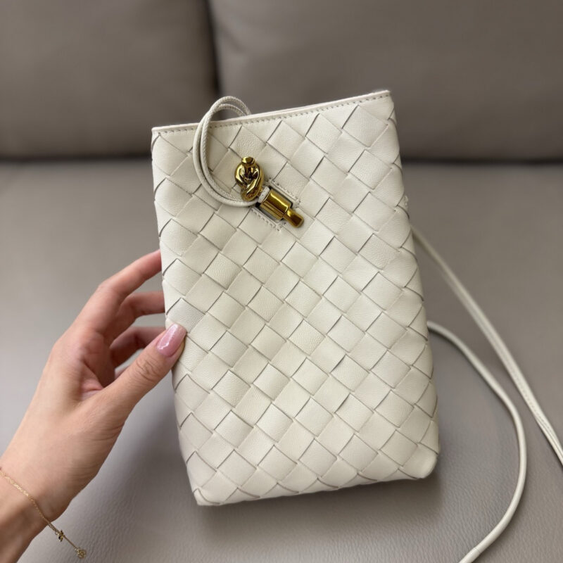 BV Andiamo Phone Pouch 型号:843890 海盐白