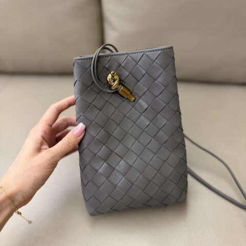 BV Andiamo Phone Pouch 型号：843890 武岩灰