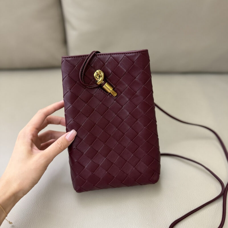 BV Andiamo Phone Pouch 型号:843890 巴罗洛酒红