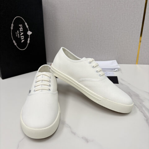 PRADA  最新单品帆布板鞋系列