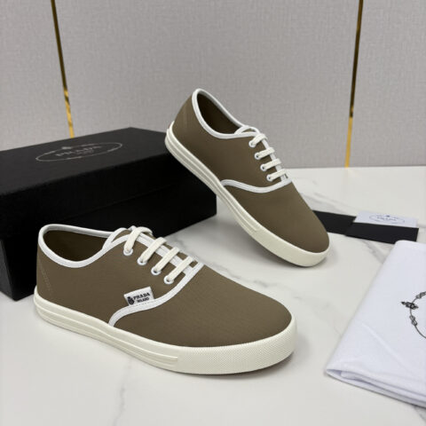 PRADA  最新单品帆布板鞋系列
