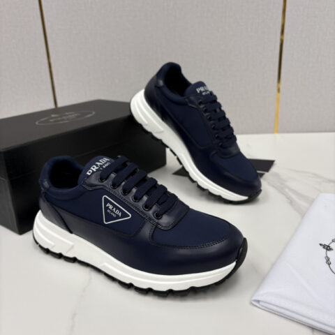 PRADA Re-Nylon 再生尼龙和亮面皮革运动鞋