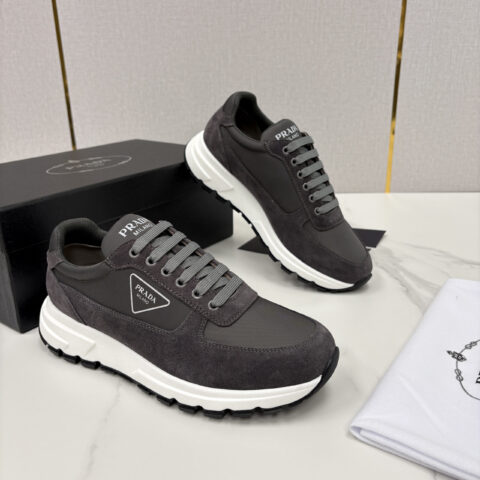 PRADA Re-Nylon 再生尼龙和亮面皮革运动鞋