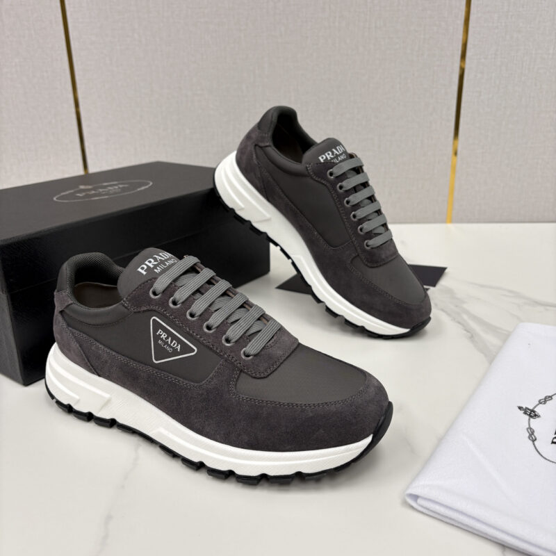 PRADA Re-Nylon 再生尼龙和亮面皮革运动鞋