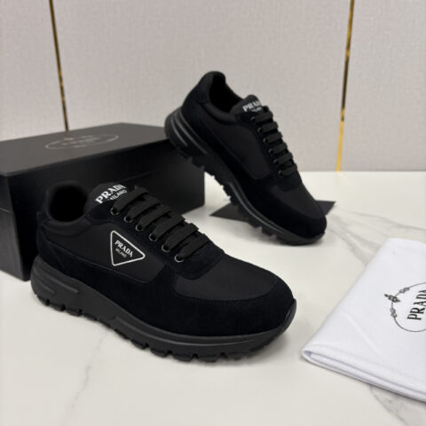 PRADA Re-Nylon 再生尼龙和亮面皮革运动鞋