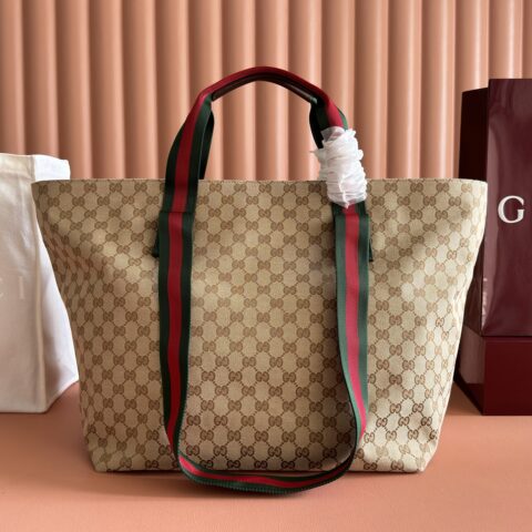 GUCCI  Generation 系列深入探索品牌典藏元素 型号：875929 杏布/红绿带