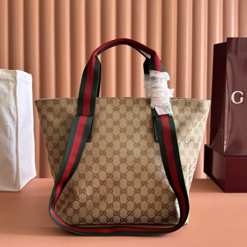 GUCCI Generation 系列深入探索品牌典藏元素 型号:875941 杏布/红绿带
