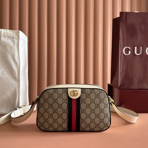 GUCCI meo vintage 相机包在无边序曲系列中脱颖而出 款号:681064 白色/pvc