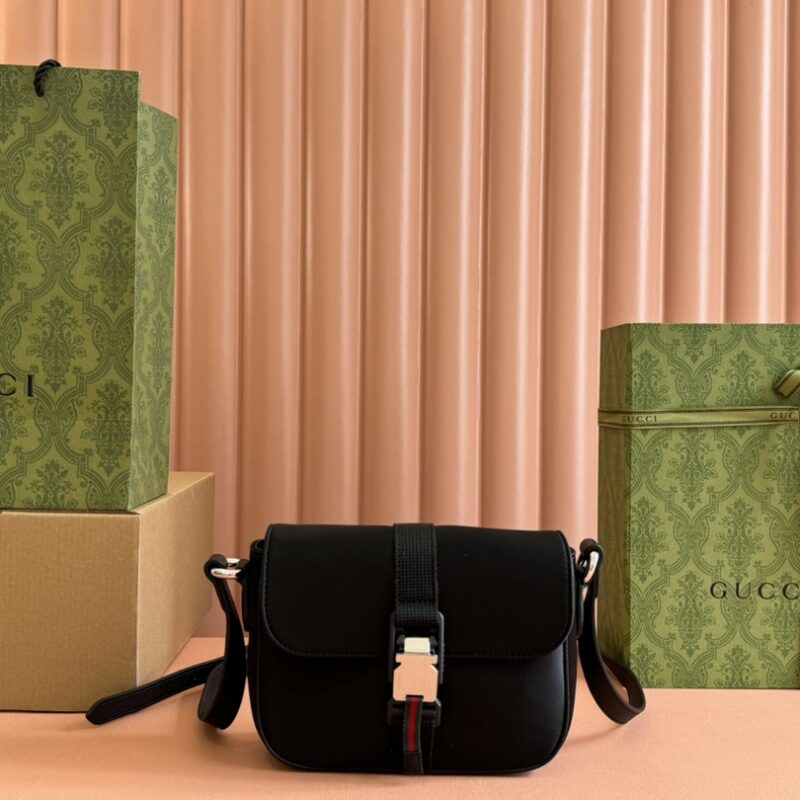 GUCCI 迷你GG斜挎包802100 FADUS 9857