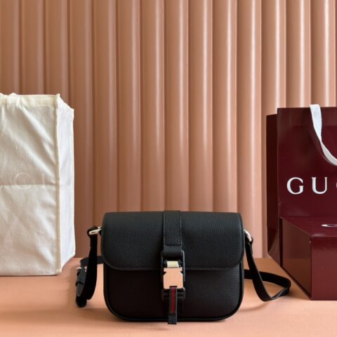 GUCCI 迷你GG斜挎包800313FADUS 9857