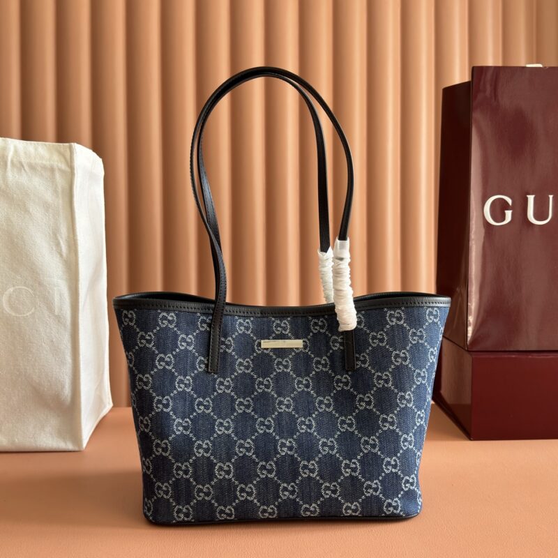 GUCCI Generation 系列深入探索品牌的典藏元素 型号:875236 蓝色牛仔