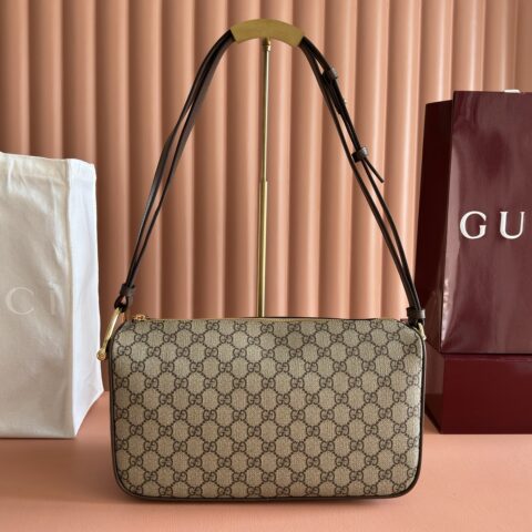 GUCCI 焕新呈现Gucci Half Horsebit系列 型号：860787 棕PVC
