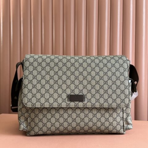 GUCCI  GG Supreme和黑色皮革搭配 型号：211131