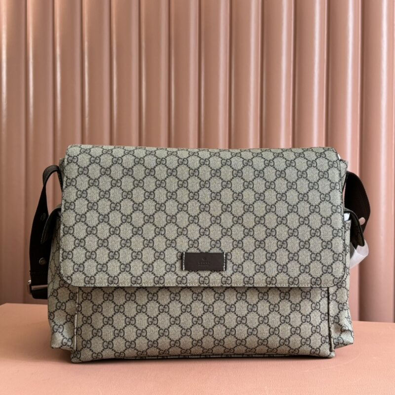 GUCCI  GG Supreme和黑色皮革搭配 型号：211131