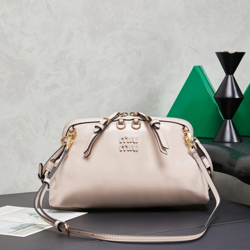 MIUMIU Miu新品特色款式贝壳双肩包 5BF131 裸粉
