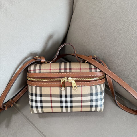 Burberry B家格纹 Vanity 包款  型号5251