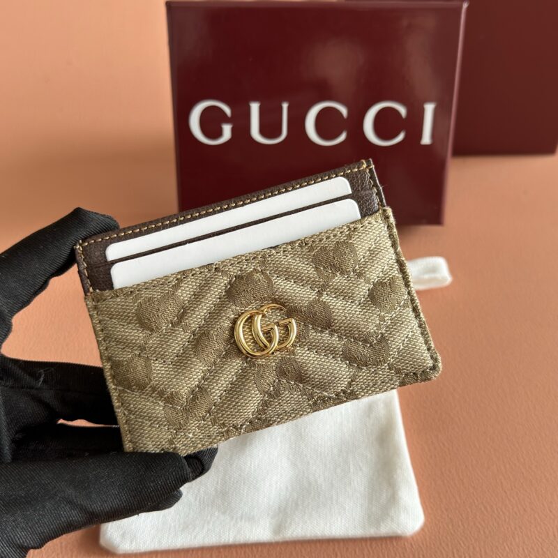GUCCI Generation 系列深入探索品牌的典藏元素和视觉密码 型号:443127 杏布/棕色