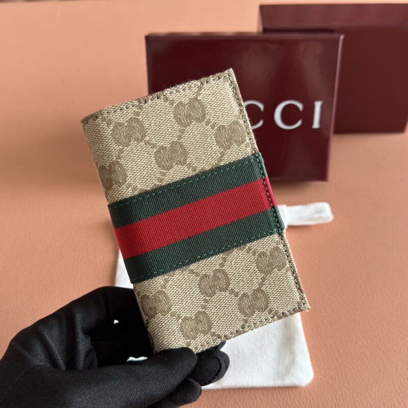 GUCCI 全新小皮具设计甄选轻盈挺括的GG帆布打造 型号：867346 杏布/棕色
