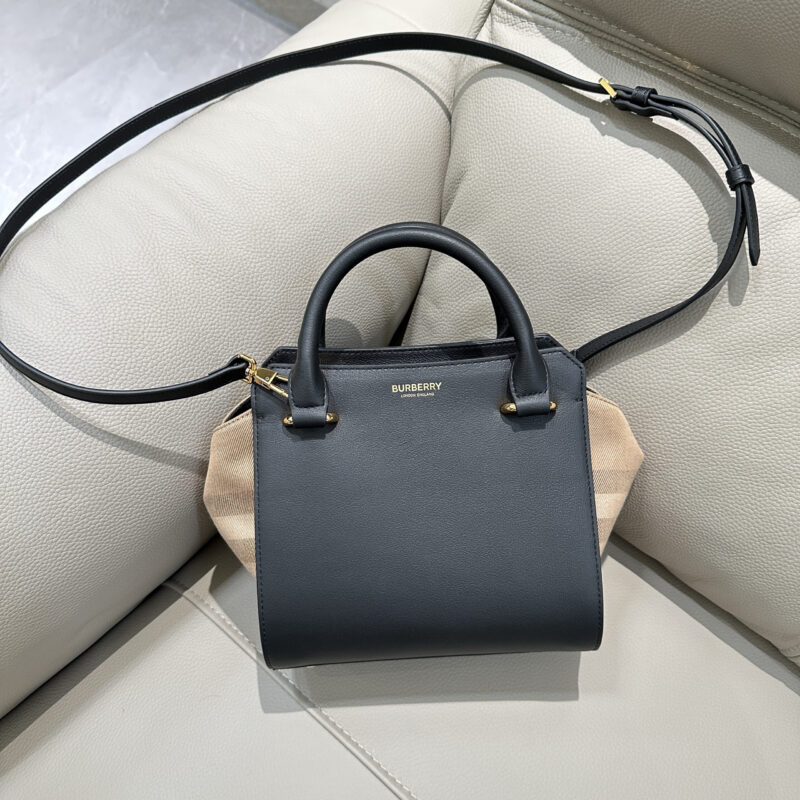 Burberry B家手提包斜挎包 型号4881