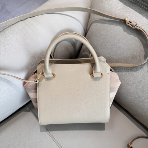 Burberry B家手提包斜挎包 型号4881