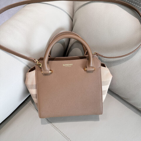 Burberry B家手提包斜挎包 型号4881