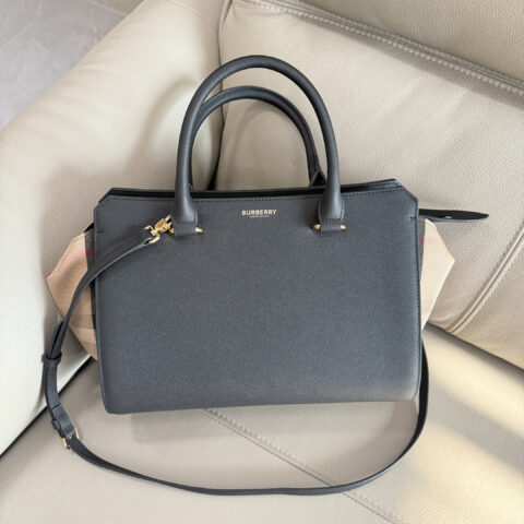 Burberry B家手提包斜挎包 型号4731黑色