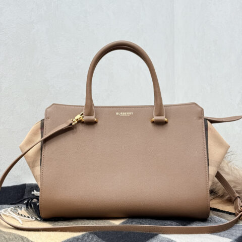 Burberry B家手提包斜挎包 型号4731 棕色
